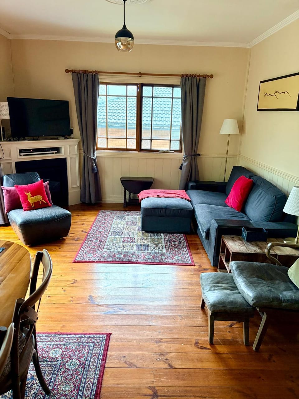 Communal lounge/ TV room, TV and multimedia, Living room, Seating area, Evening entertainment