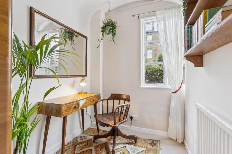 Enchanting One-Bedroom Cottage Hideaway in Windsor - By Tempstay Apartment in Windsor