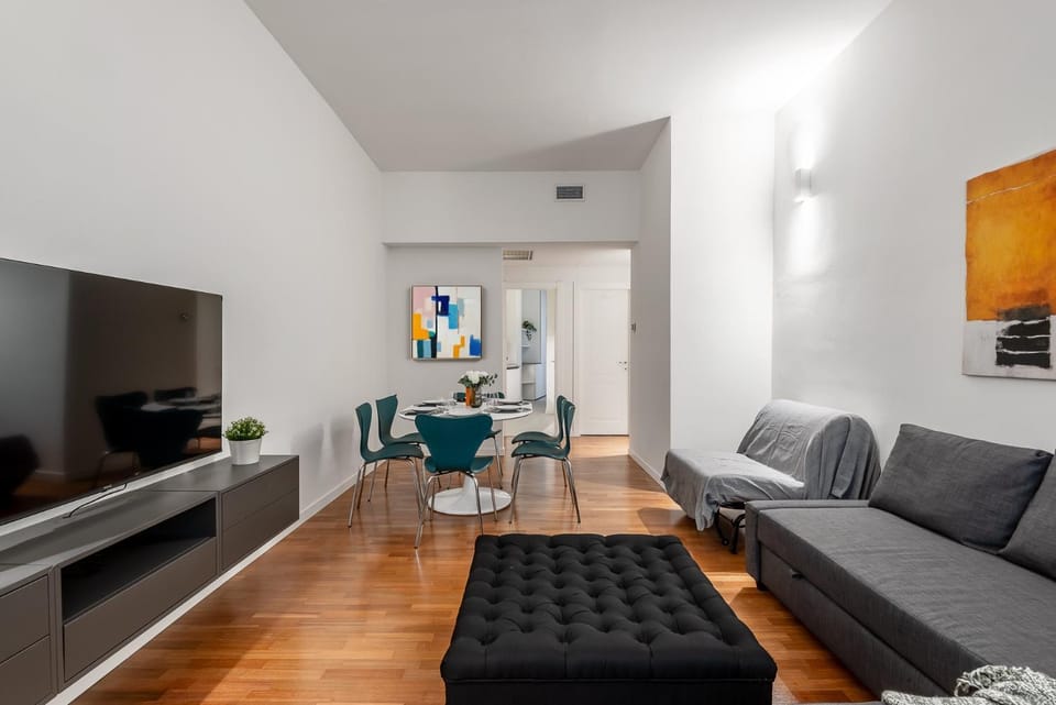 TV and multimedia, Living room, Seating area, air conditioner