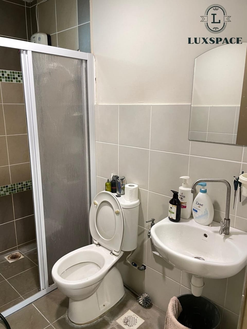 Shower, Toilet, Bathroom, bidet, towels
