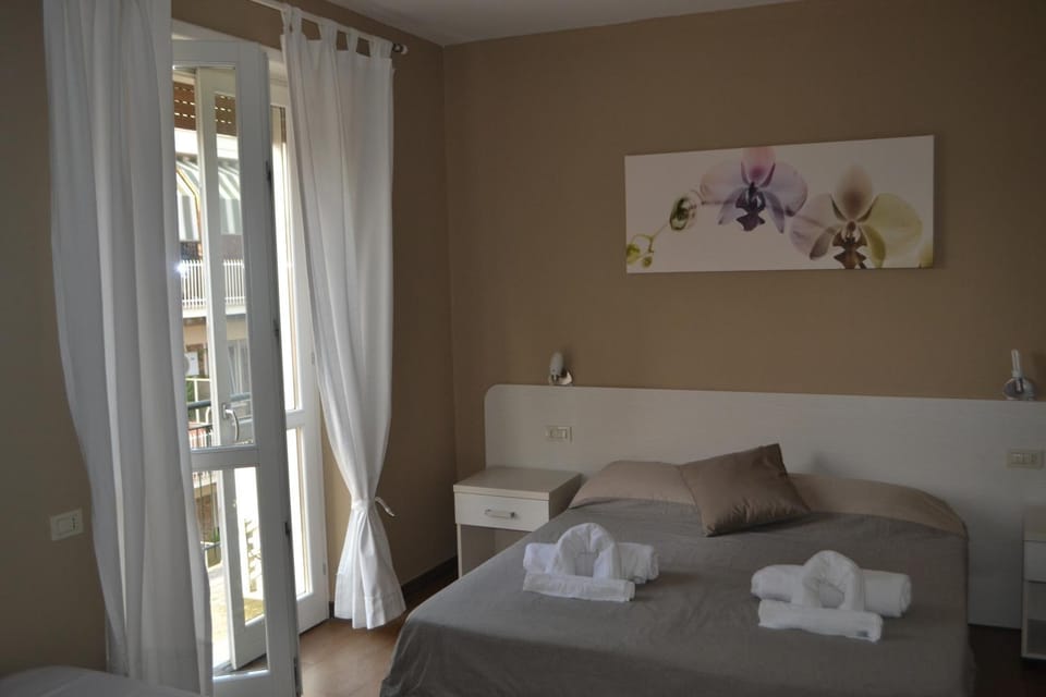 Balcony/Terrace, Photo of the whole room, Decorative detail