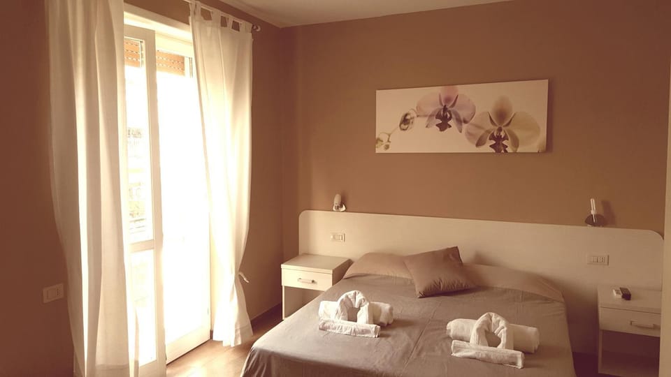 Photo of the whole room, Decorative detail