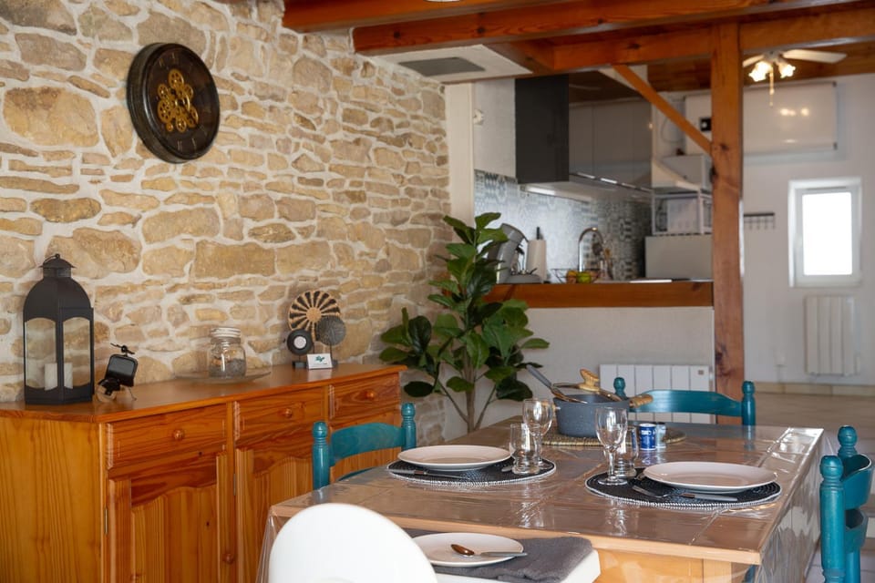 Dining area, young children