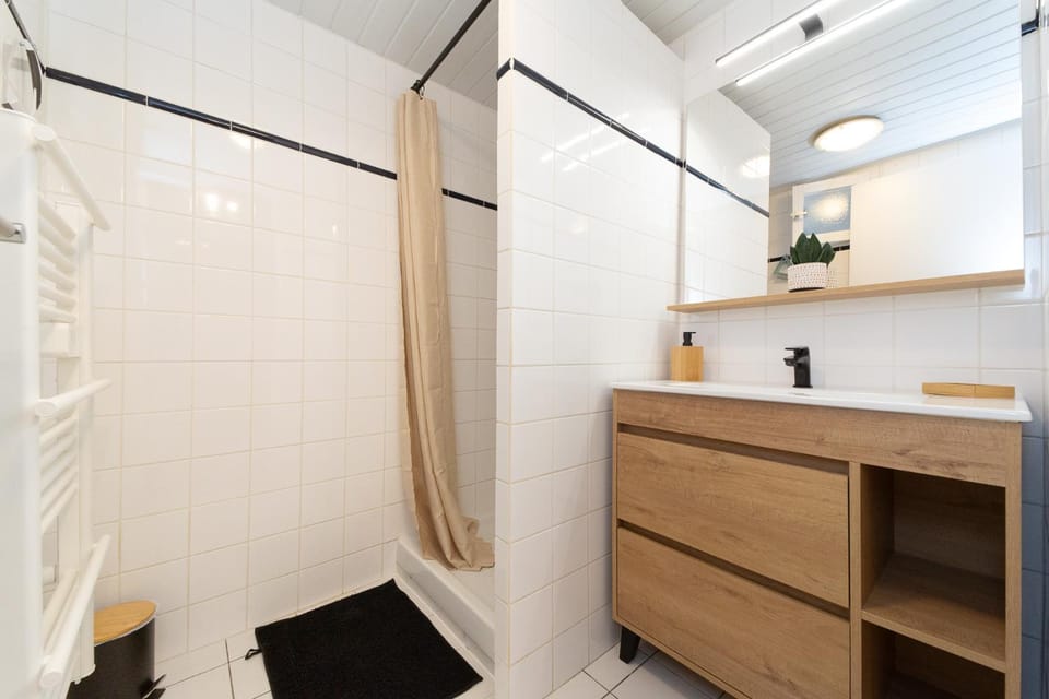 Shower, Bathroom, towels