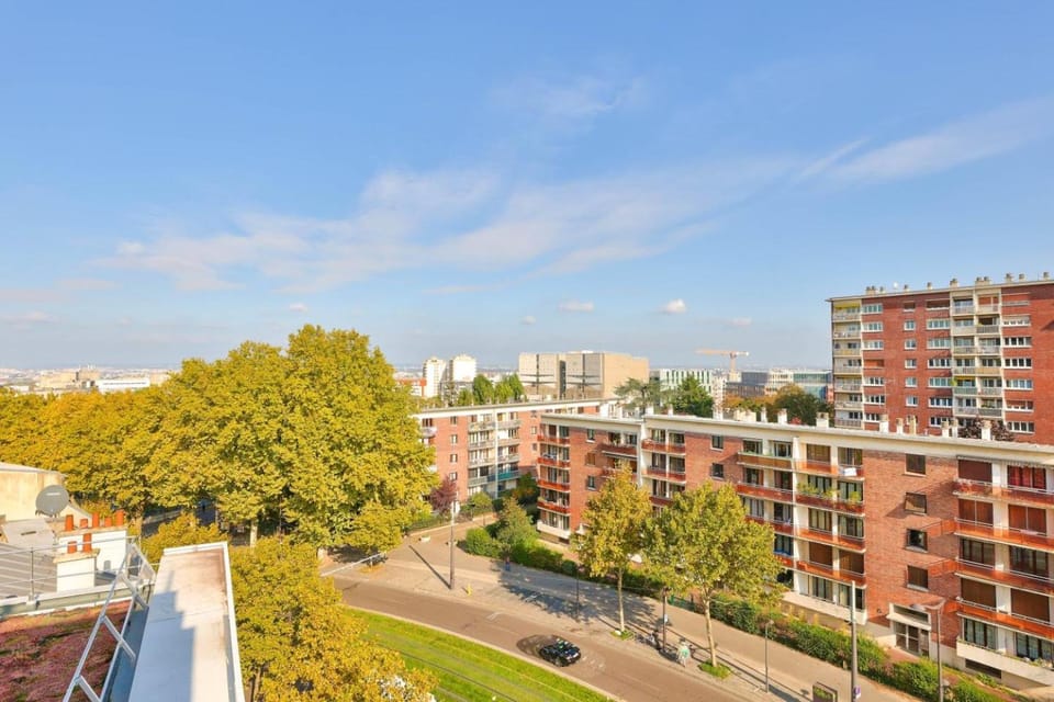 Studio cosy à 1min à pied du métro Porte des Lilas Apartment in Paris