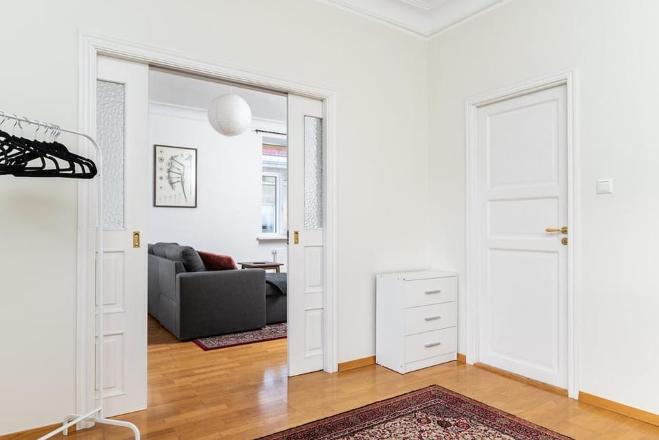 Classy central flat,2-BR,private parking,Smart TV Apartment in Tallinn