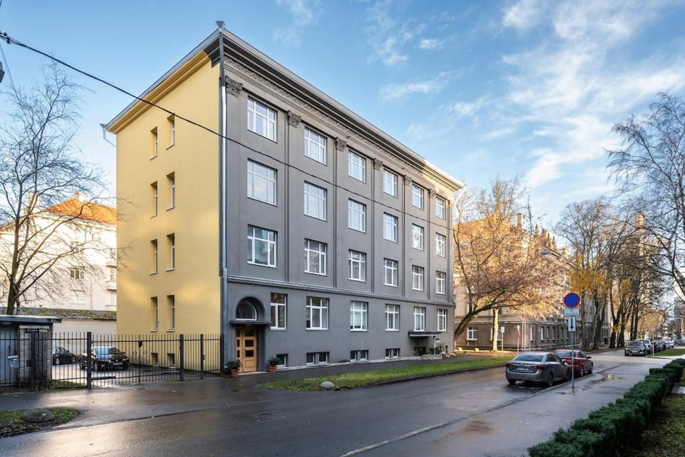 Classy central flat,2-BR,private parking,Smart TV Apartment in Tallinn