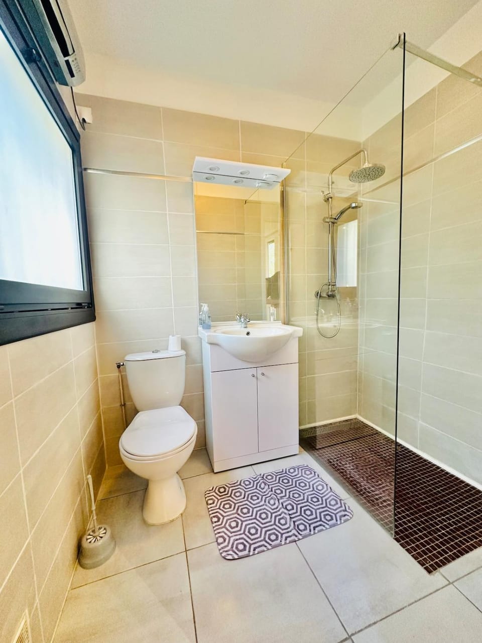 LE VERT accommodation for 3 guests near train station Apartment in Perpignan