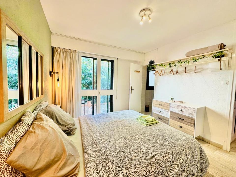 LE VERT accommodation for 3 guests near train station Apartment in Perpignan
