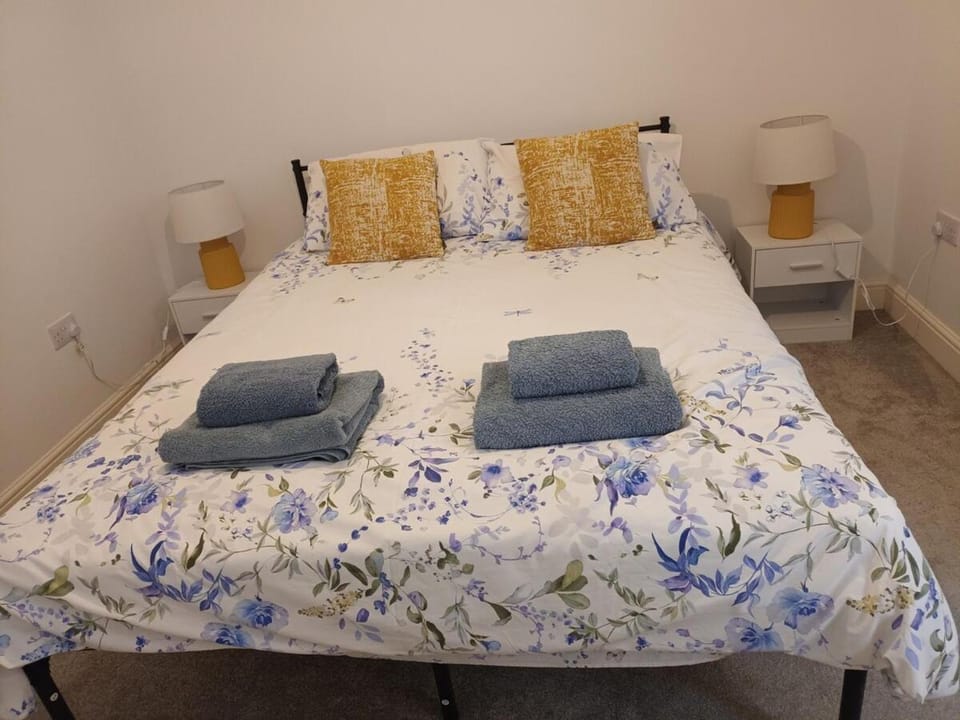 Stylish 1 Bed Flat Parking Walk to Waterfront Apartment in Ipswich
