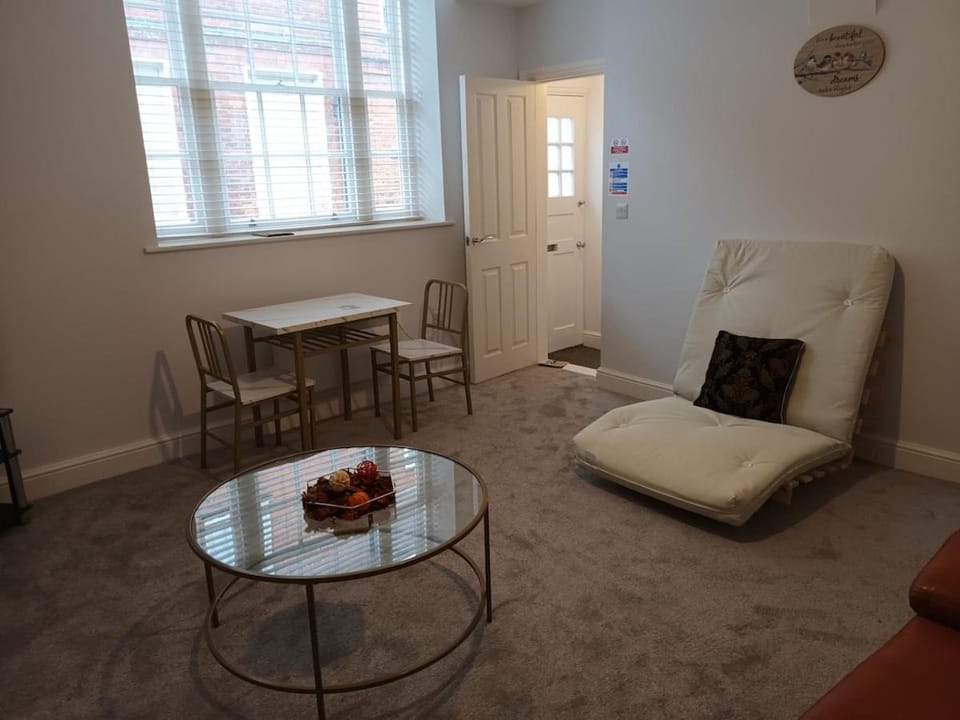 Stylish 1 Bed Flat Parking Walk to Waterfront Apartment in Ipswich