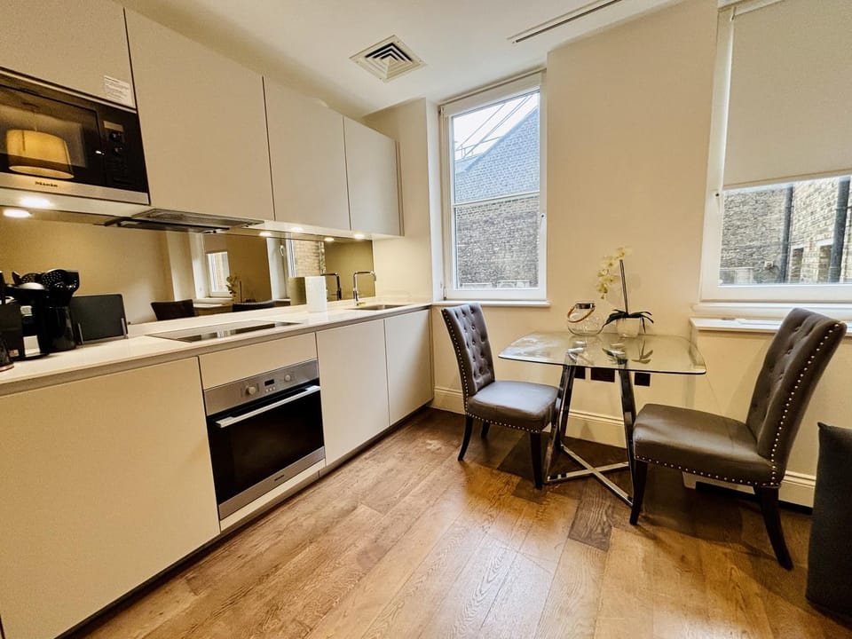 Kitchen or kitchenette, Living room, Seating area, oven, pet friendly