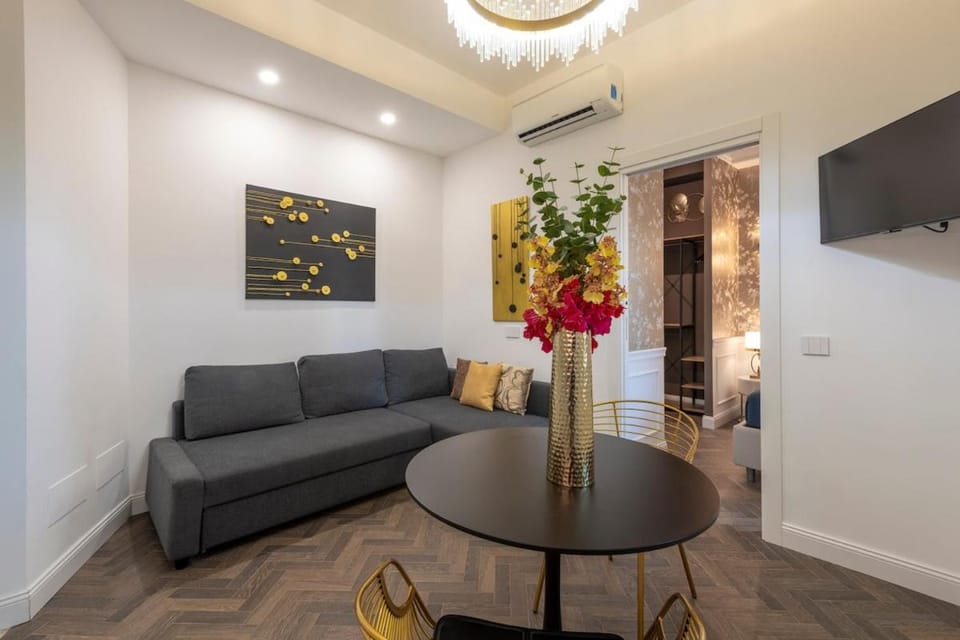 TV and multimedia, Living room, Seating area, air conditioner