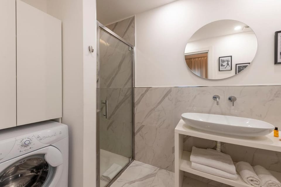 Shower, Bathroom, towels, washing machine