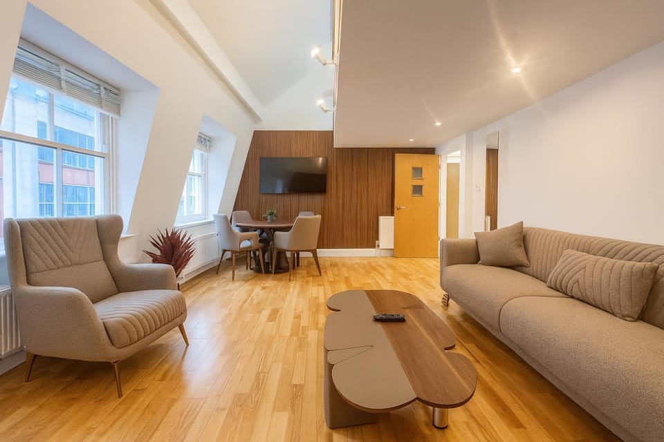 Spacious 2 bedroom apartment in Soho no lift 11WD Apartment in City of Westminster