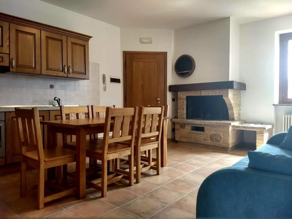 Kitchen or kitchenette, Living room, Seating area, Dining area, fireplace, kitchen