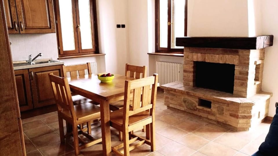 Living room, Seating area, Dining area, fireplace, kitchen