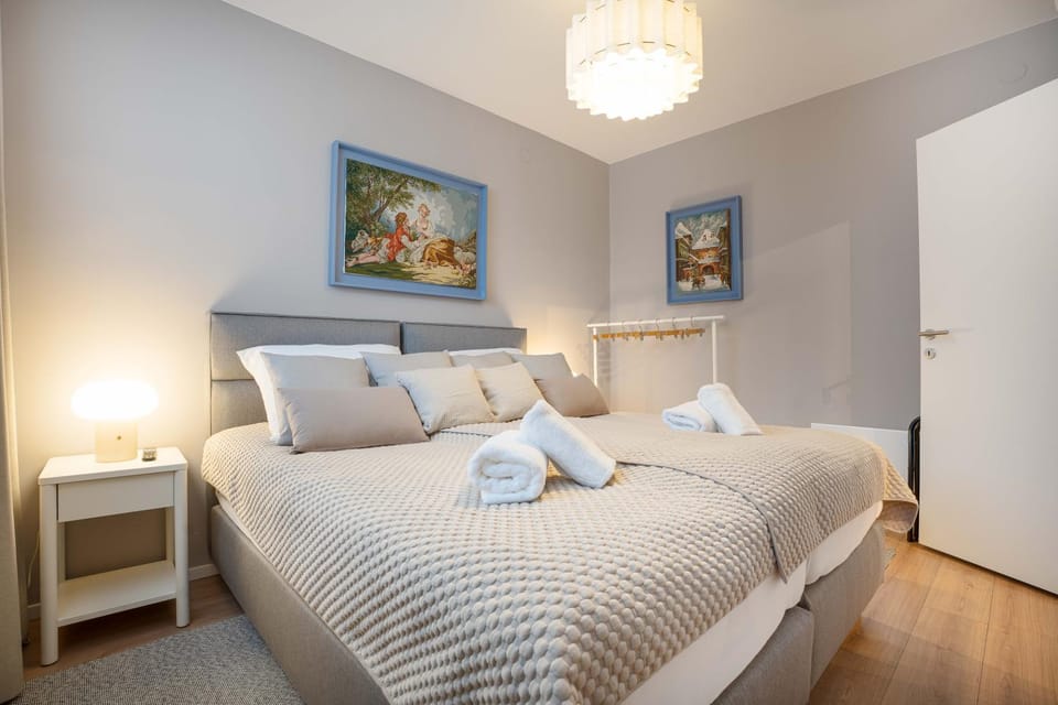 Bed, Photo of the whole room, Bedroom, towels, wardrobe