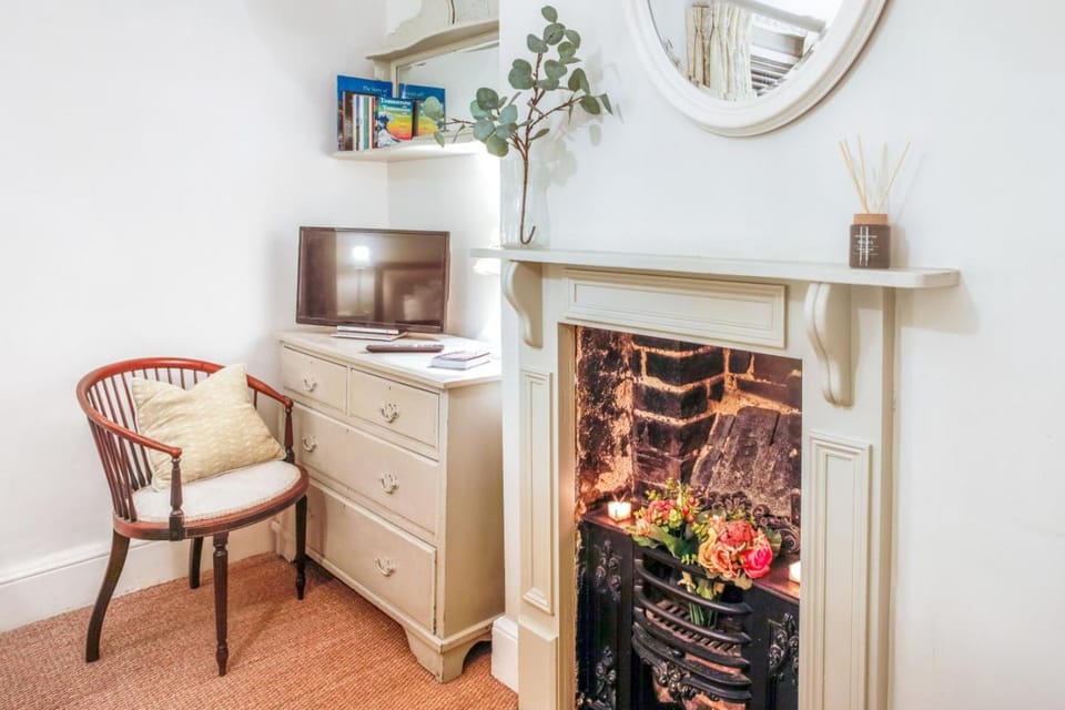 Stylish Boutique 'Duke' Suite In Historic Centre Apartment in Cambridge