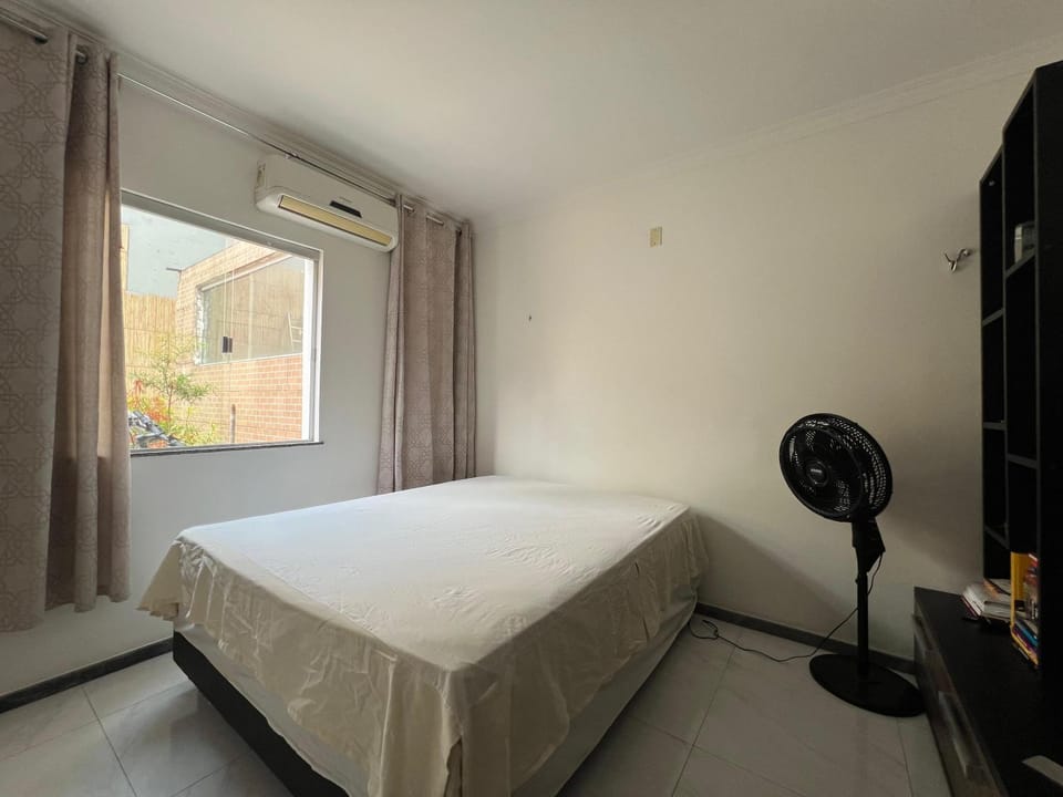 Bed, TV and multimedia, Photo of the whole room, Bedroom, air conditioner