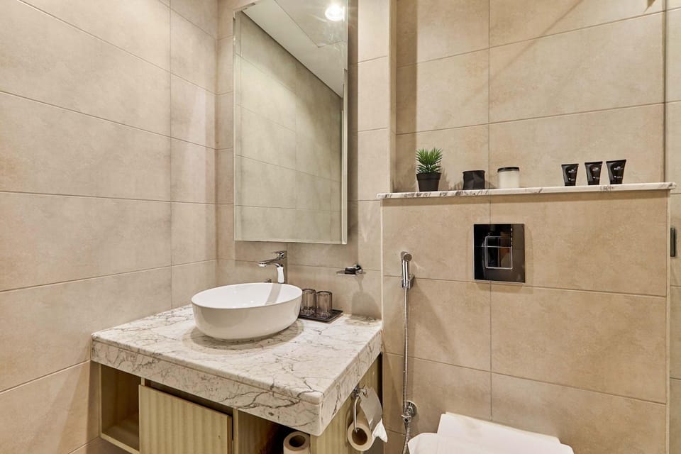 Luxury 2BR with Skyline Views Prime Business Bay Location Apartment in Dubai