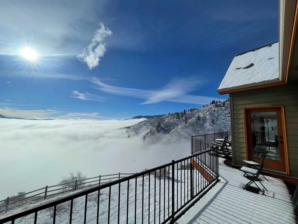 Property building, Day, Natural landscape, Winter, View (from property/room), Balcony/Terrace, Mountain view