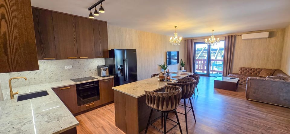 Coffee/tea facilities, Kitchen or kitchenette, Living room, Dining area, oven, air conditioner
