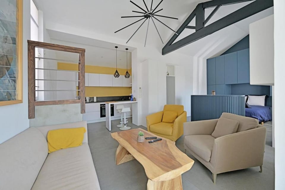 Kitchen or kitchenette, Living room, Seating area, Dining area