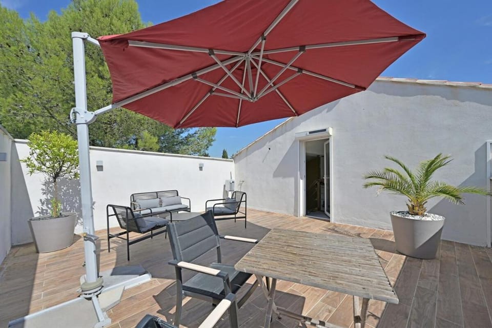 Patio, Dining area