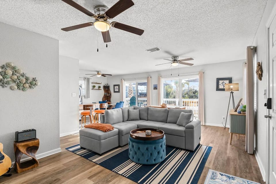 Living room, Photo of the whole room, Seating area