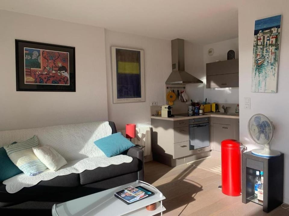 studio vue mer la turbie Apartment in French Riviera