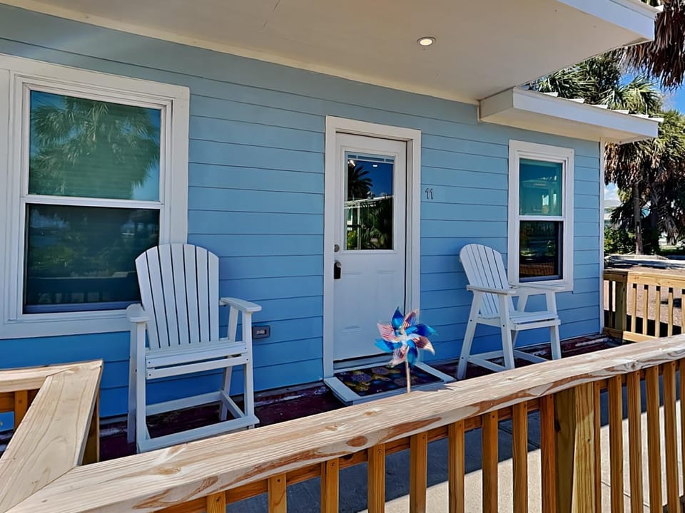 Property building, Patio, Facade/entrance, Seating area