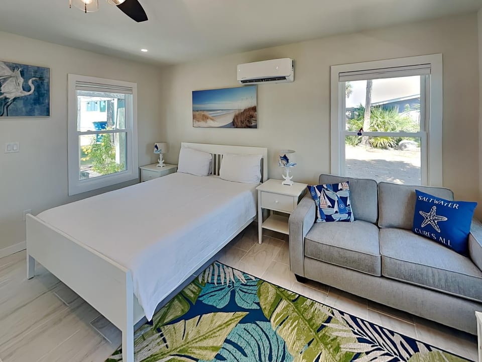 Bed, Living room, Seating area, Bedroom, furniture, air conditioner