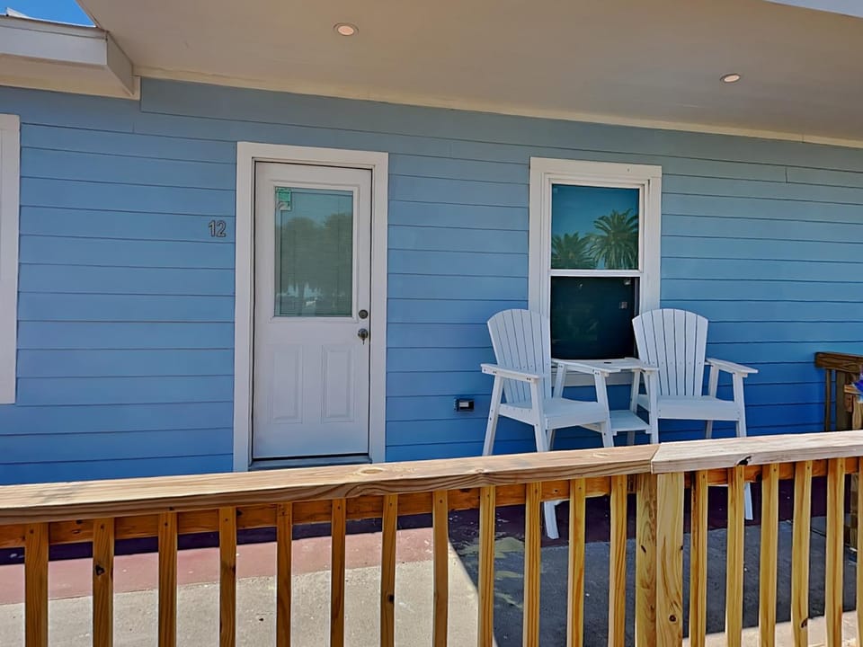 Property building, Patio, Facade/entrance, Seating area