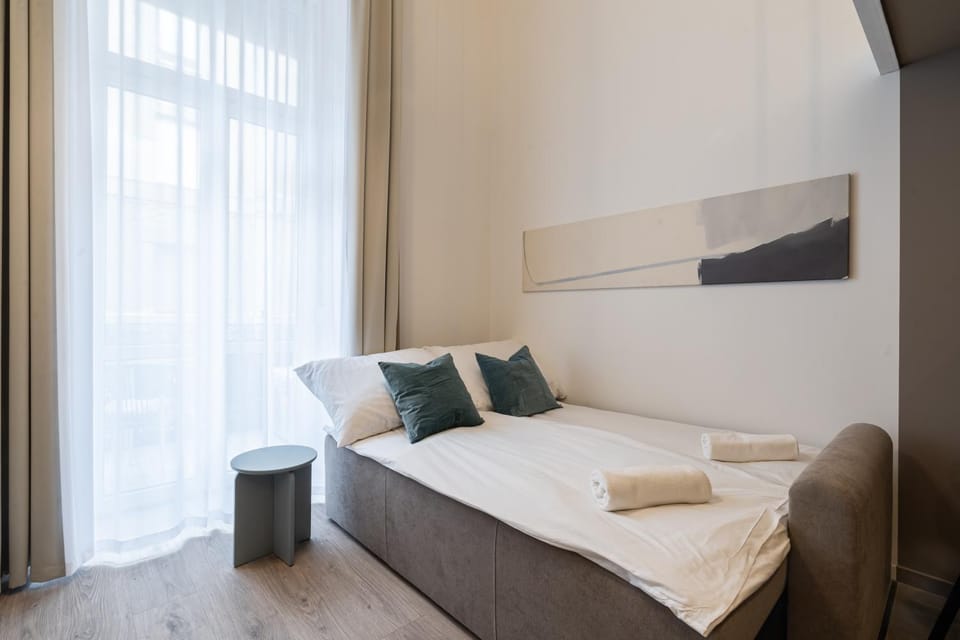 Bed, Living room, Photo of the whole room, Bedroom, towels