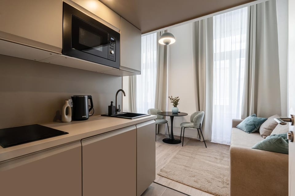 Coffee/tea facilities, View (from property/room), Kitchen or kitchenette, Living room, Seating area, stove