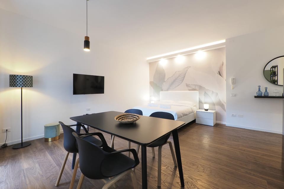 Communal lounge/ TV room, Dining area