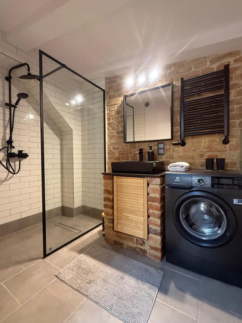 Shower, Bathroom, washing machine, dryer