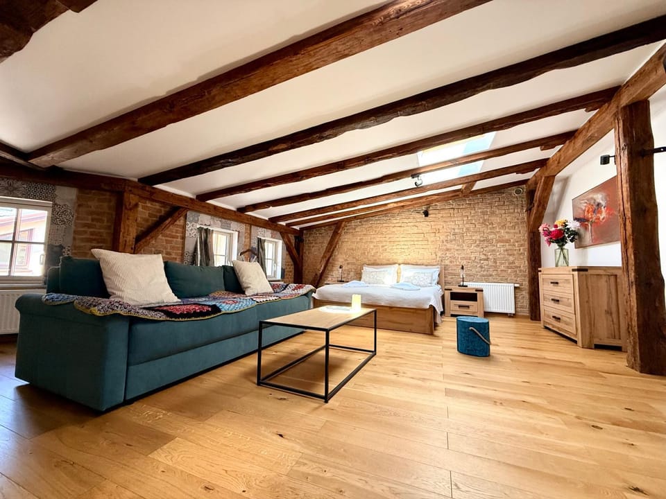 Bed, Living room