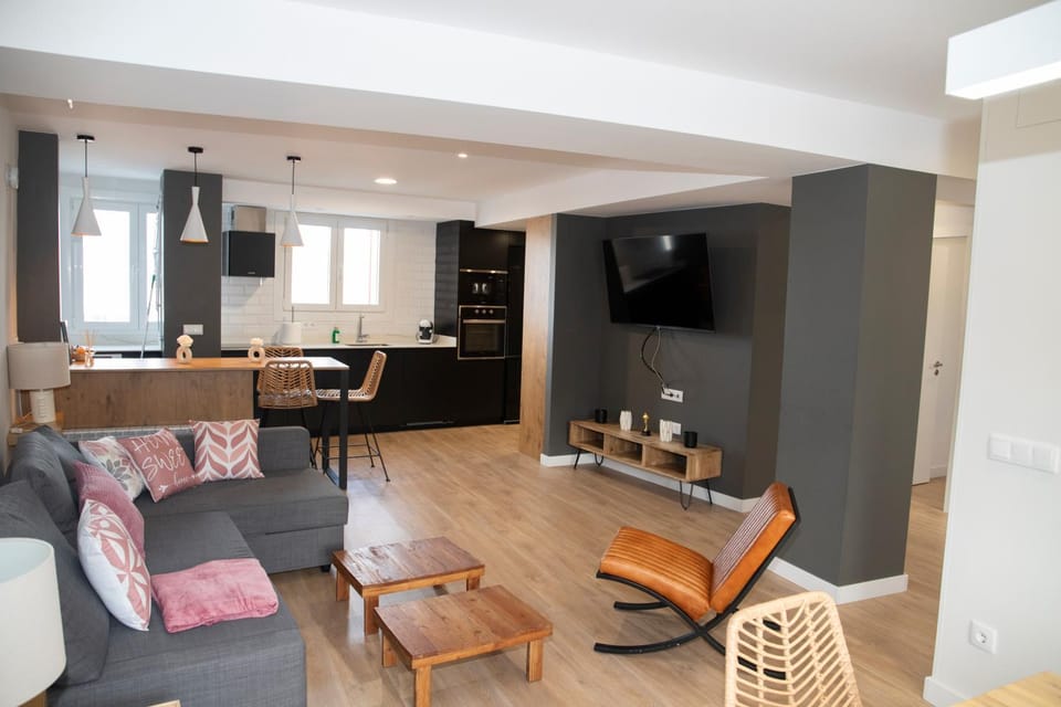 TV and multimedia, Kitchen or kitchenette, Living room, Seating area