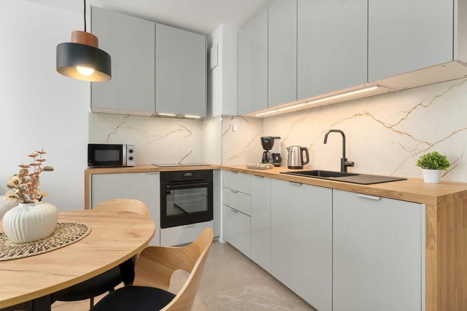 Coffee/tea facilities, Kitchen or kitchenette, dishwasher, microwave, oven, stove