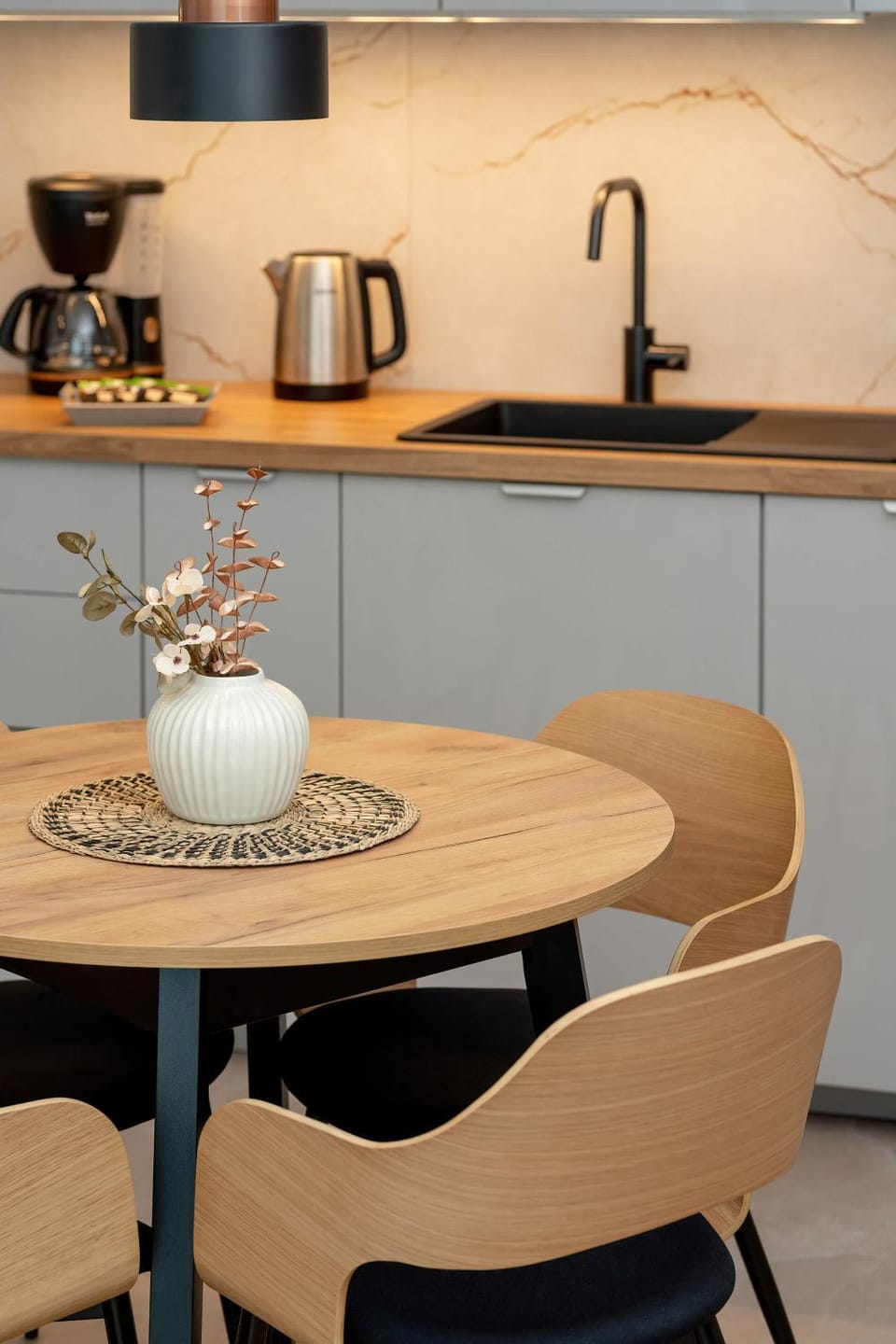 Coffee/tea facilities, Kitchen or kitchenette, Dining area