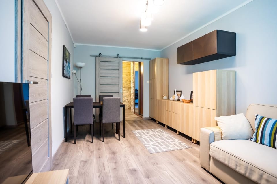 TV and multimedia, Living room, Photo of the whole room, Seating area, wardrobe
