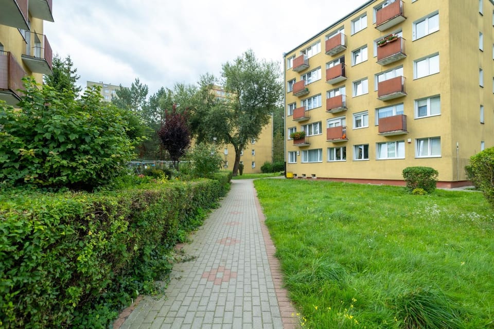 Property building, Spring, Day, Neighbourhood, Natural landscape, Garden, Garden view, Street view