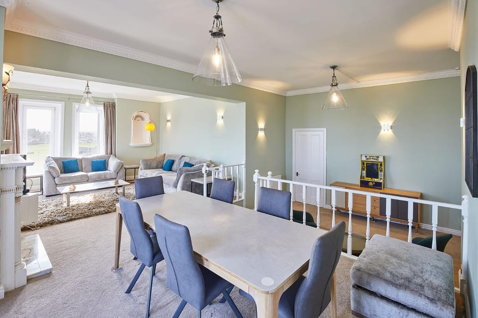 Living room, Seating area, Dining area