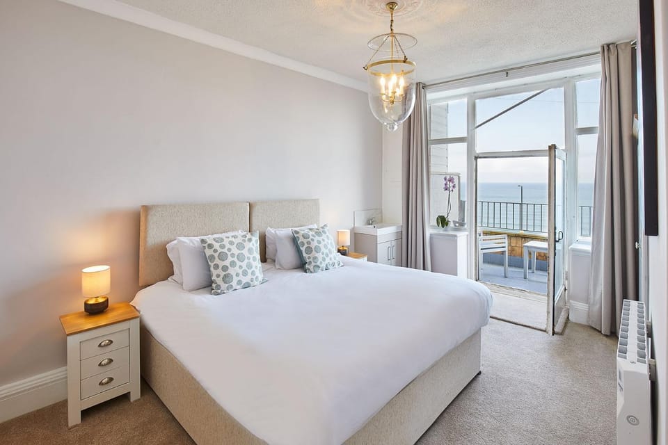 Bed, Bedroom, Sea view