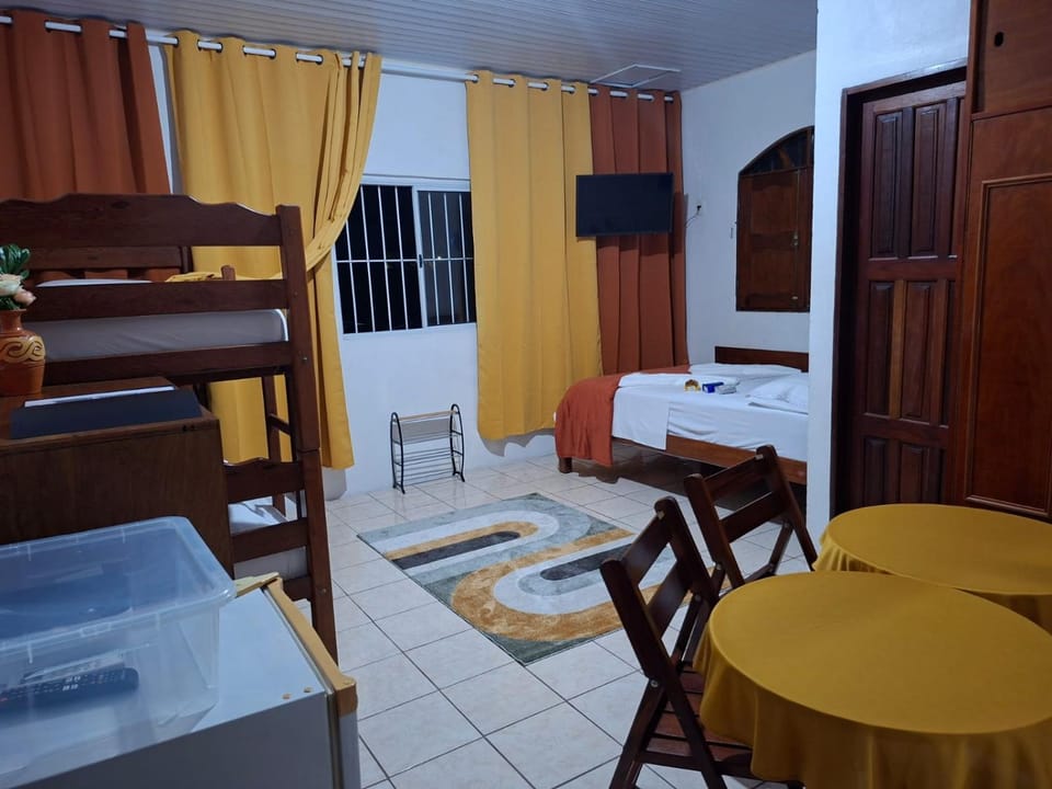 Bed, TV and multimedia, Photo of the whole room, Seating area, Dining area, Bedroom, bunk bed, minibar