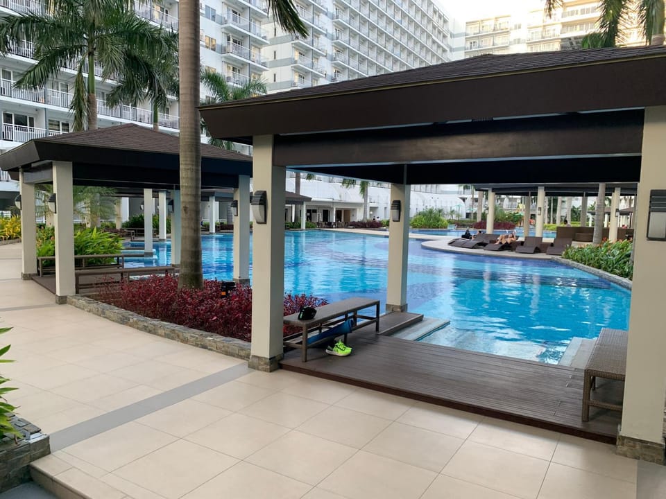 Kathys Crib 11th flr 2 at Shell Residence pool view Apartment hotel in Pasay