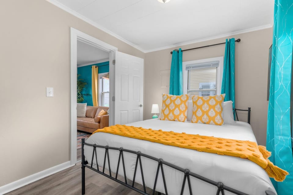 Bed, Photo of the whole room, Bedroom