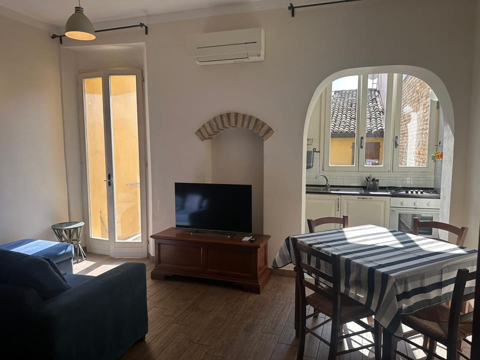 Living room, Seating area, air conditioner
